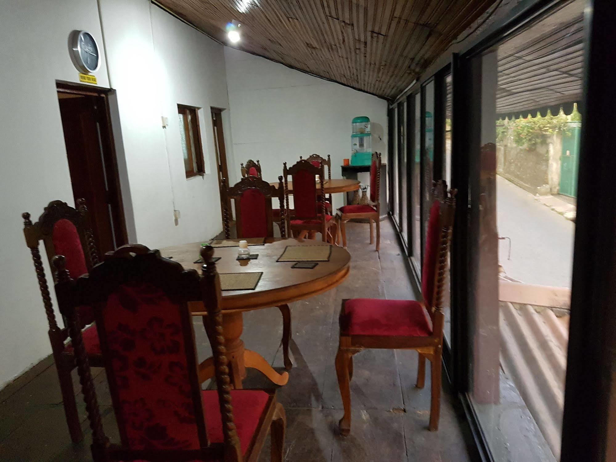 Hostel 107 كاندي المظهر الخارجي الصورة